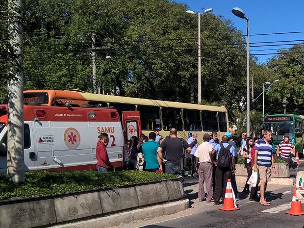 Acidente Juiz de Fora Avenida Rio Branco com Benjamin Constant (Foto: Roberta Oliveira/G1) Acidente Juiz de Fora Avenida Rio Branco com Benjamin Constant (Foto: Roberta Oliveira/G1)