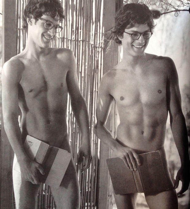 Джейми Дорнан (справа) позировал обнаженным для рекламной кампании, когда был моделью (Фото: репродукция)