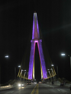 Ponte foi iluminada (Foto: Alfredo Fernandes/Agecom)