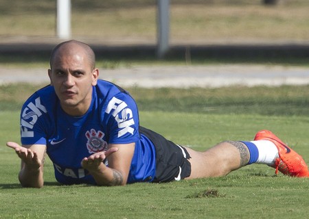 Corinthians põe um ano como limite para a renovação de Fábio Santos