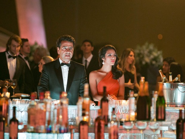 Aderbal chama a atenção de Susana por ela ter ido ao evento (Foto: Isabella Pinheiro / Gshow)