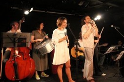Regiane Alves solta a voz em show no Rio. Veja a foto - Patrícia Kogut