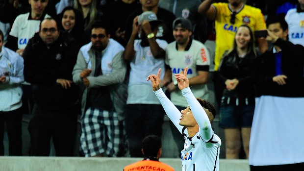 Com rodada favorável, Corinthians bate Sport na Arena e cola no G-4