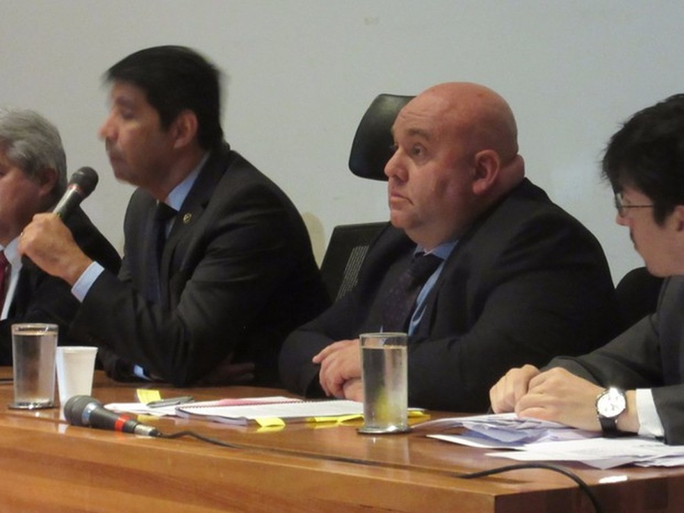 Marcello Nóbrega (segundo da direita para a equerda) depõe à CPI da Saúde  (Foto: Alexandre Bastos/G1 DF)