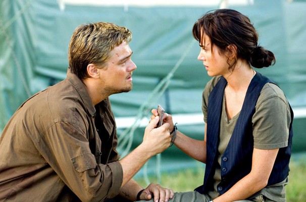 A atriz ao lado de Leonardo DiCaprio em 'Diamante de Sangue' (Foto: Divulgação/Reprodução)