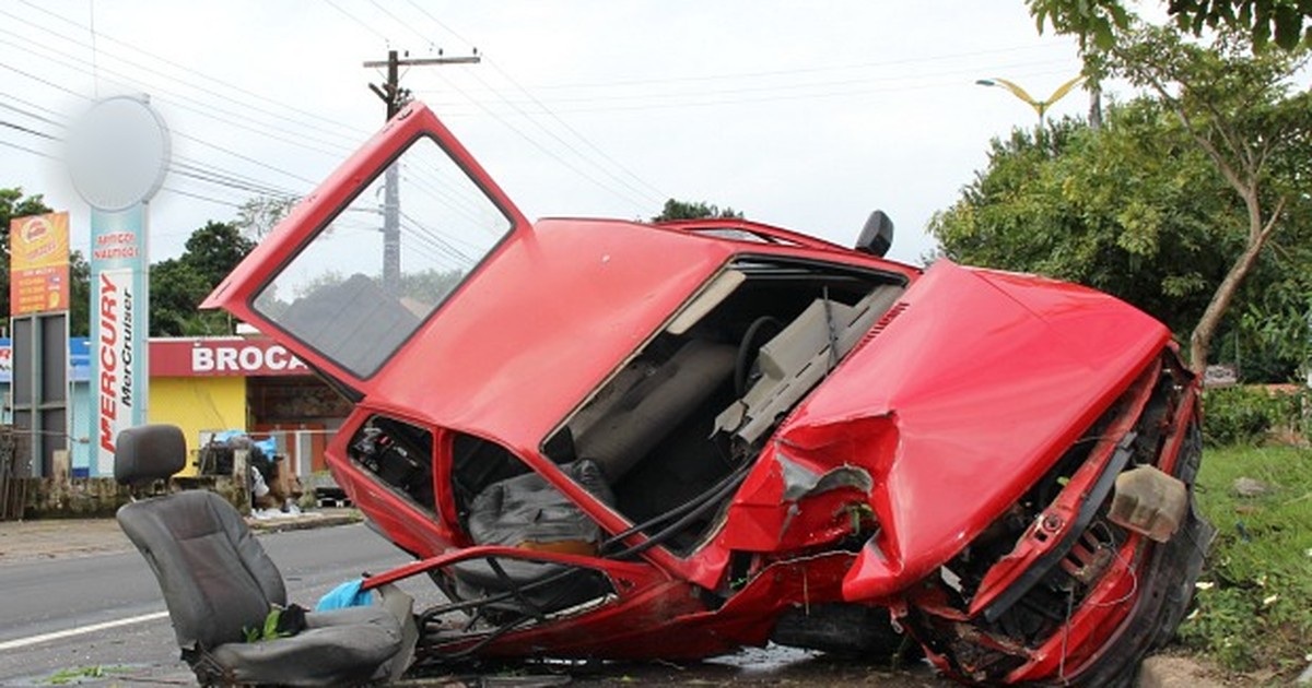 G1 Motorista supostamente embriagado destrói carro em acidente diz