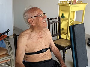 Musculação deu novo ânimo a Fausto, de 98 anos (Foto: Felipe Gibson/G1)
