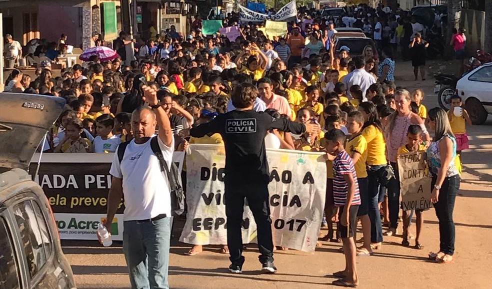 Estudantes foram às ruas para pedir paz no interior do Acre (Foto: Divulgação/Polícia Civil)