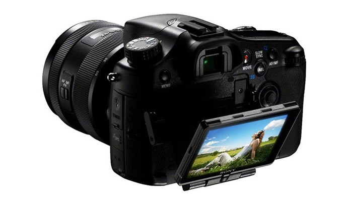 Com um design bonito e com várias funcionalidades, a Sony SLT-A77 é uma excelente DSLR (Foto: Divulgação/Sony)