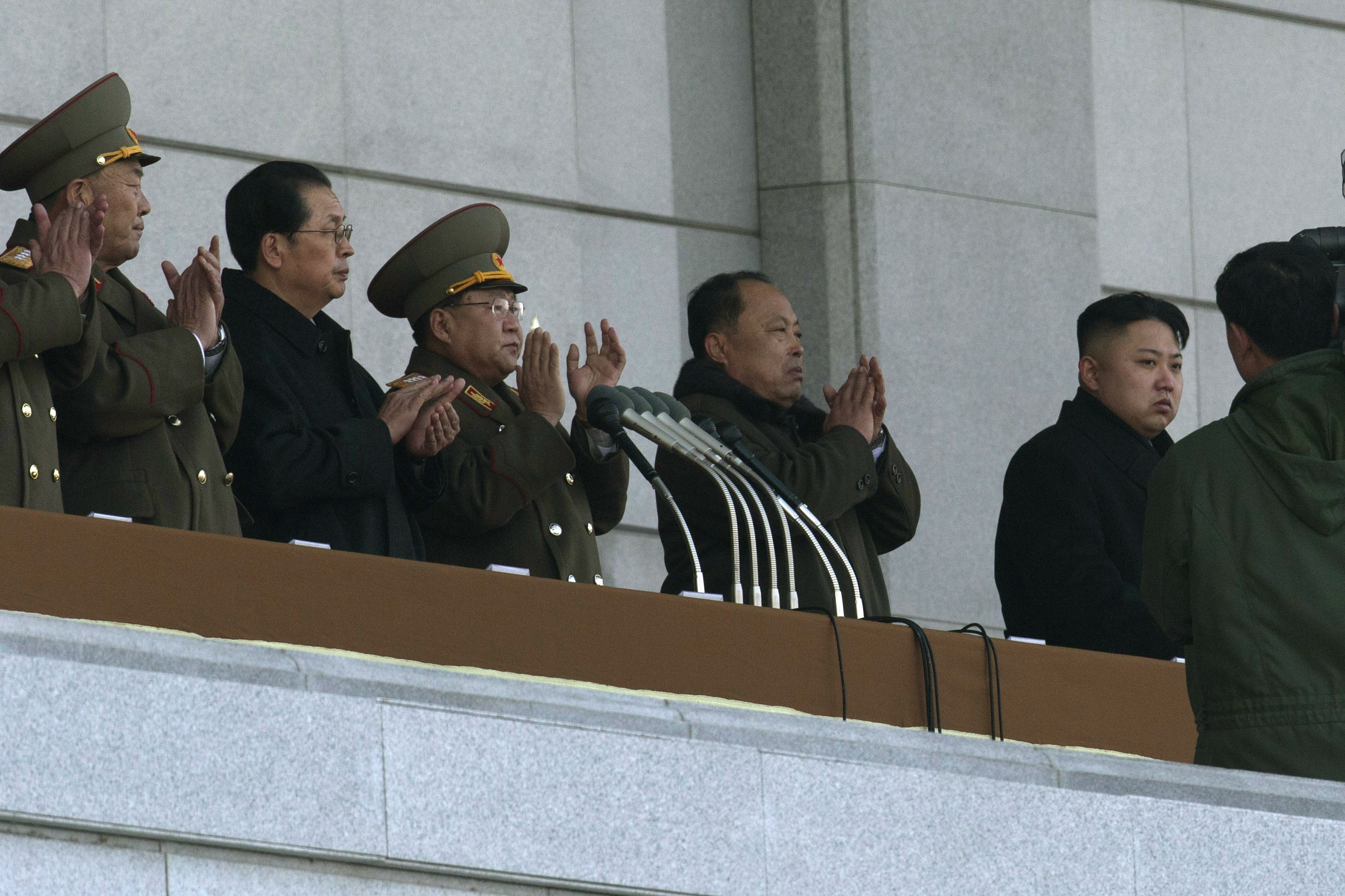 Kim Jong-Un no mausoléu do pai no Kumsusan Palace (Foto: AP/ ASSOCIATED PRESS)