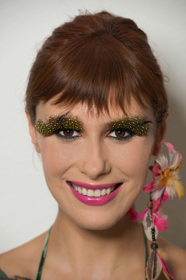 Cílios postiços: Valem por maquiagem completa no Carnaval (Foto: Andrea Dematte/Glamour)