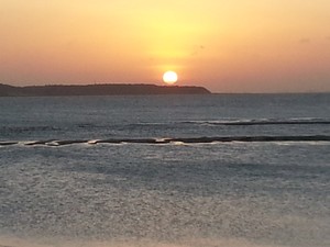 Sol se esconde na Ilha do Medo, na baía de São Marcos (Foto: Maurício Araya / G1)