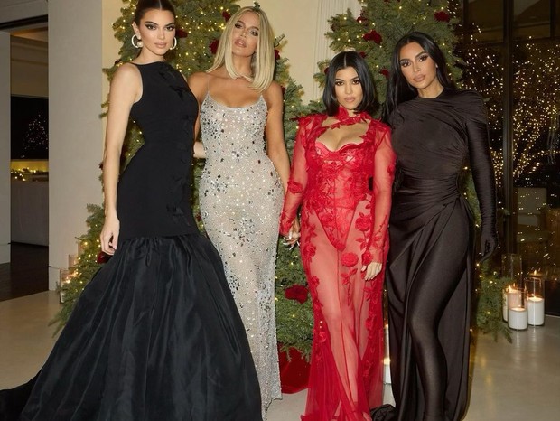 Kendall Jenner, Khloe, Kourtney e Kim Kardahsian (Foto: Reprodução/Instagram)