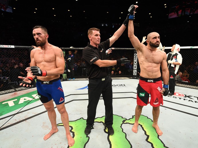 Omari Akhmedov venceu Kyle Noke por decisão unânime (Foto: Getty Images) Omari Akhmedov venceu Kyle Noke por decisão unânime (Foto: Getty Images)