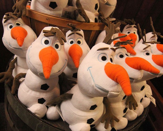 O personagem Olaf em bonecos de pelúcia na Wandering Oaken’s Trading Post, no Disney’s Hollywood Studios (Foto: Divulgação/Walt Disney World)
