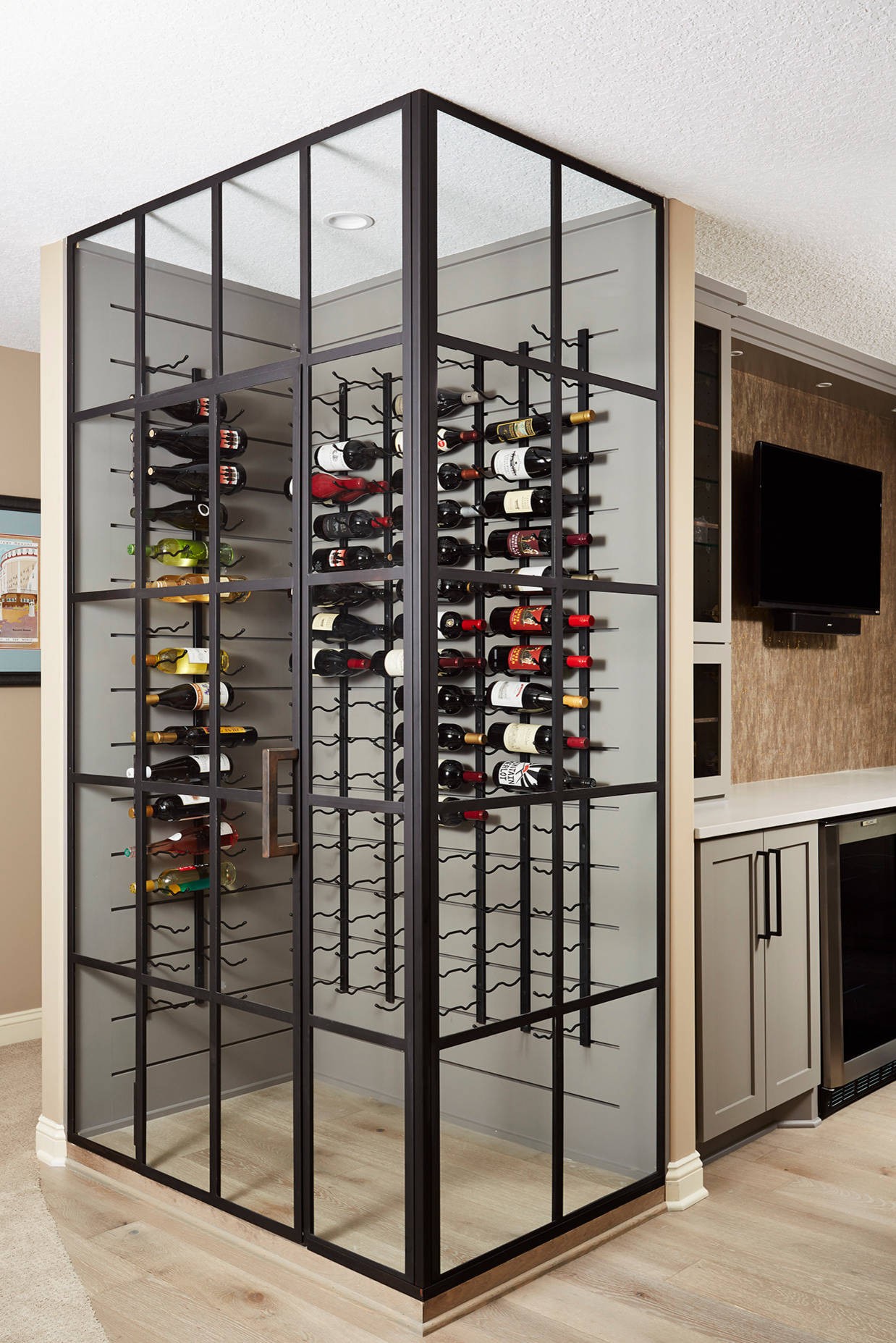 Adega de parede: 10 modelos para você guardar seus vinhos com estilo (Foto: reprodução)