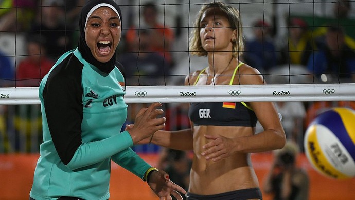 Doaa Elgobashy e Nada Meawad; vôlei de praia; Egito (Foto: YASUYOSHI CHIBA/AFP/Getty Images)