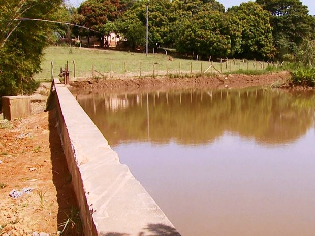 Com falta de chuvas, Candeias adotou rodízio no abastecimento de água (Foto: Reprodução EPTV) Com falta de chuvas, Candeias adotou rodízio no abastecimento de água (Foto: Reprodução EPTV)