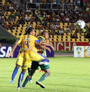 Edgar (Sampaio) joga contra Interporto pela Copa do Brasil (Foto: Douglas Junior/O Estado)