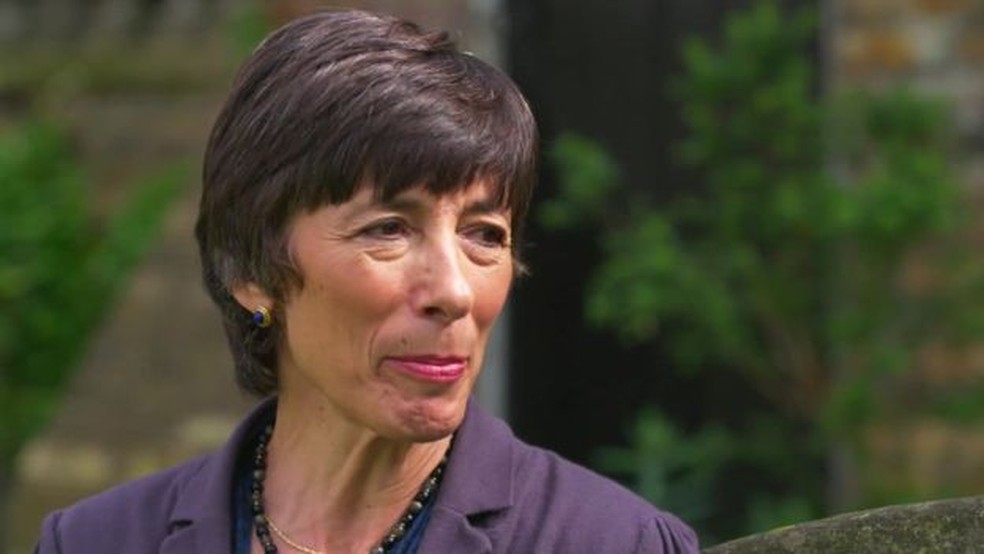 Médica Paquita de Zulueta diz que algumas garotas exageram seus sintomas para conseguir cirurgia (Foto: BBC)