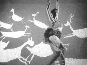 A dançarina Lina do Carmo interpreta "Capivaras", atração do Cena Contemporânea, em Brasília (Foto: Divulgação) A dançarina Lina do Carmo interpreta "Capivaras", atração do Cena Contemporânea, em Brasília (Foto: Divulgação)