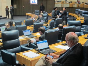 Vereadores utilizam tablets e notebooks durante sessão na Câmara de SP (Foto: Roney Domingos/ G1)