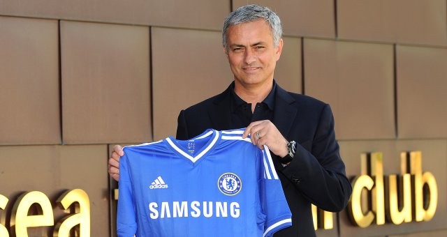 Mourinho camisa Chelsea (Foto: Divulgação/Site oficial do Chelsea)