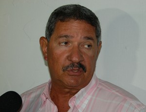 Pedrinho Albuquerque, técnico do Sousa (Foto: Silas Batista / GloboEsporte.com)