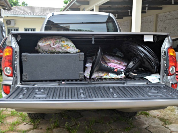 Carro da família foi encontrado com todos os objetos roubados dentro (Foto: Aline Nascimento/G1)