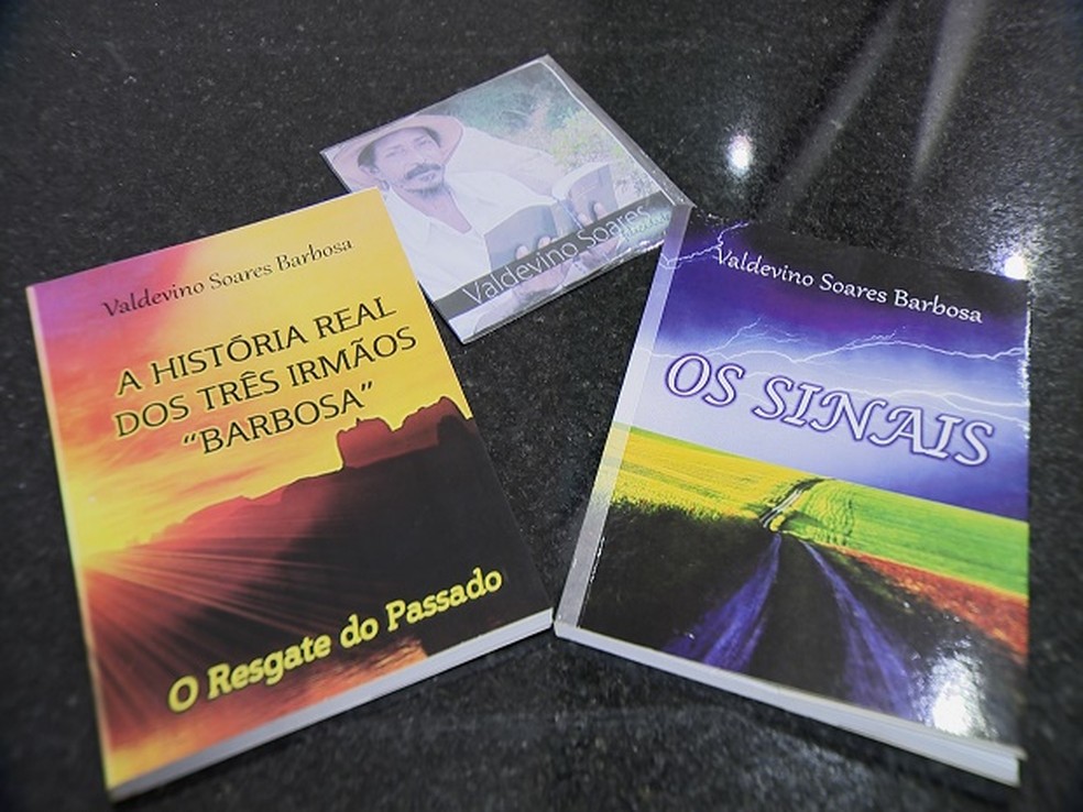 Autor já escreveu dois livros e compôs mais de 800 músicas (Foto: Tô Indo/Reprodução)