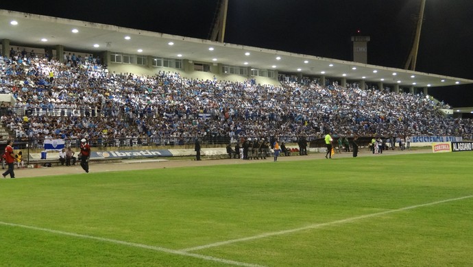 Torcida do CSA marcou presença na derrota por 4 a 2 para o Corinthians-AL (Foto: Caio Lorena / Globoesporte.com) Torcida do CSA marcou presença na derrota por 4 a 2 para o Corinthians-AL (Foto: Caio Lorena / Globoesporte.com)