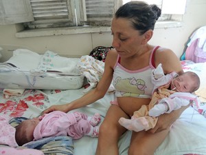 Dulcinéia está há sete meses na maternidade, onde chegou ainda grávida (Foto: Felipe Gibson/G1)