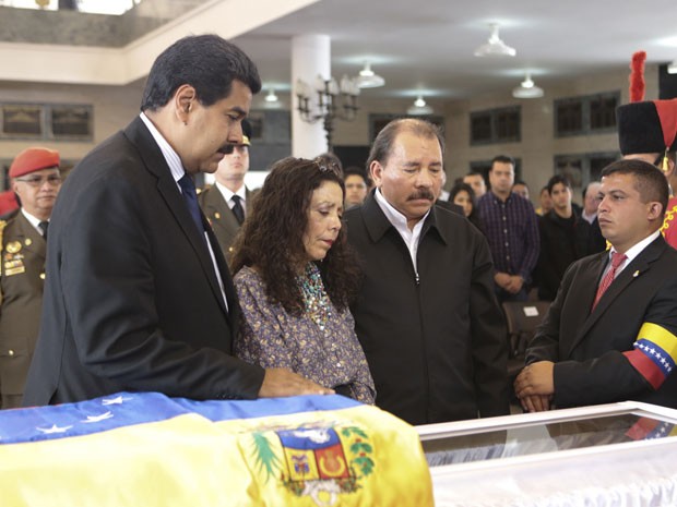 Nicolás Maduro compareceu mais uma vez no velório de Chávez neste sábado (9) (Foto: Reuters)