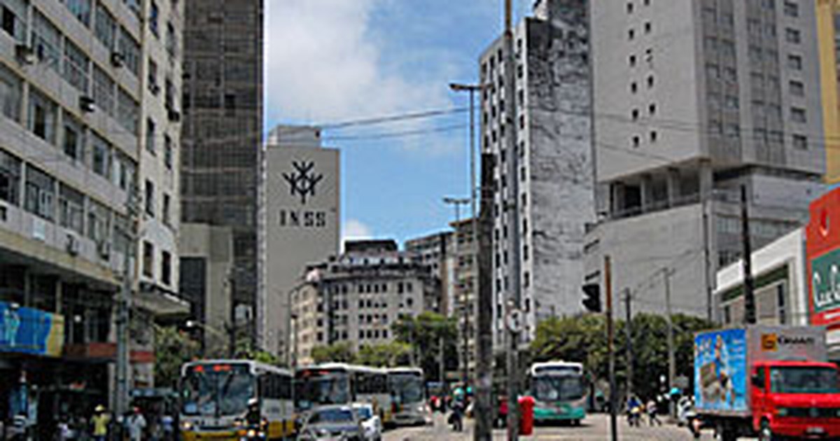 Montagem de estruturas para folia muda paradas de ônibus no Recife - Globo.com