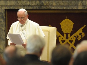Papa Francisco, durante conferência neste sábado (7) (Foto: AFP PHOTO / OSSERVATORE ROMANO)