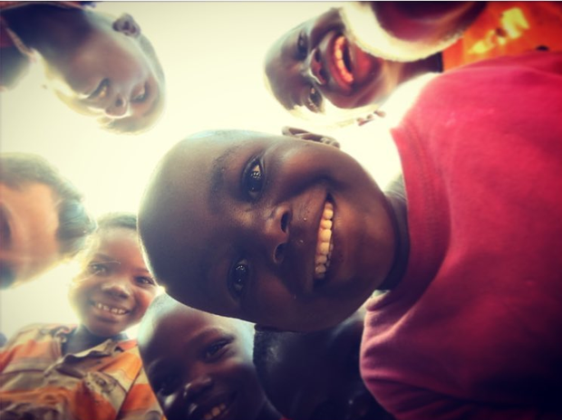Bruno Gagliasso posta foto de crianças do Malawi (Foto: Reprodução/Instagram)