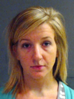 A professora Amber Anderson, de 27 anos, foi presa por suspeita de ter tido um relacionamento impróprio com um estudante menor de idade nos EUA (Foto: Divulgação/East Baton Rouge Sheriff's Office) A professora Amber Anderson, de 27 anos, foi presa por suspeita de ter tido um relacionamento impróprio com um estudante menor de idade nos EUA (Foto: Divulgação/East Baton Rouge Sheriff's Office)