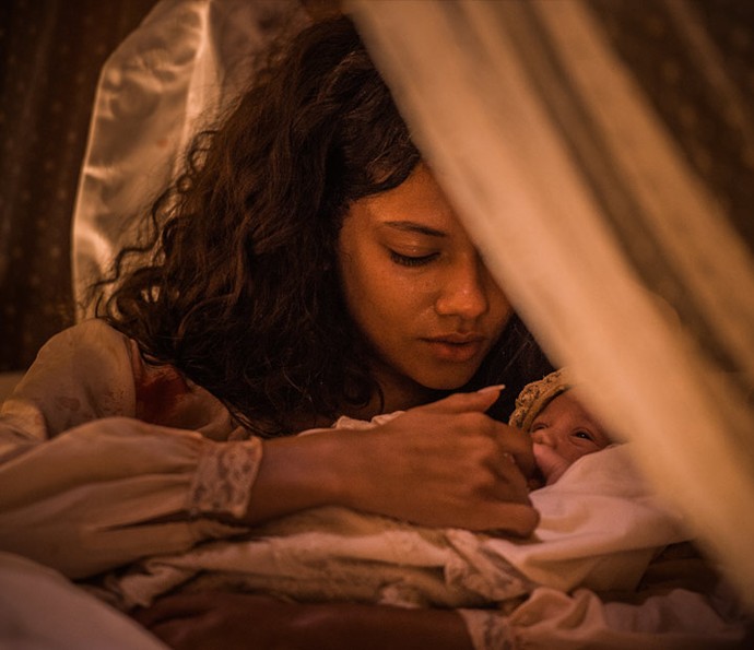 Leonor sofre nas mãos da sogra (Foto: Caiuá Franco/ Globo)