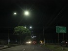 Pedestres e moradores relatam medo em trecho de via escura, em Manaus