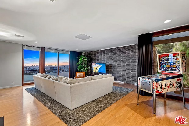 Zac Efron coloca mansão à venda em Los Angeles (Foto: Reprodução / Zillow)