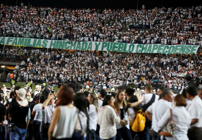 Homenagem Atlético Nacional Chapecoense (Foto: Jaime Saldarriaga / Reuters)