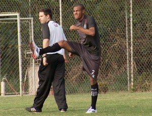 Régis lateral Ponte Preta (Foto: Alfredo Morgante / EPTV)