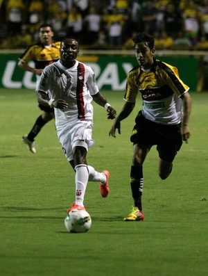 Guerrón em partida do Criciúma (Foto: Fernando Ribeiro/Criciúma E. C.)