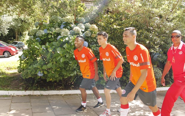 Caio, Vitor Júnior e Gilberto treinaram no Lago Negro (Foto: Diego Guichard / GLOBOESPORTE.COM) Caio, Vitor Júnior e Gilberto treinaram no Lago Negro (Foto: Diego Guichard / GLOBOESPORTE.COM)