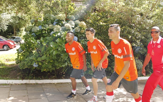 Caio, Vitor Júnior e Gilberto treinaram no Lago Negro (Foto: Diego Guichard / GLOBOESPORTE.COM)