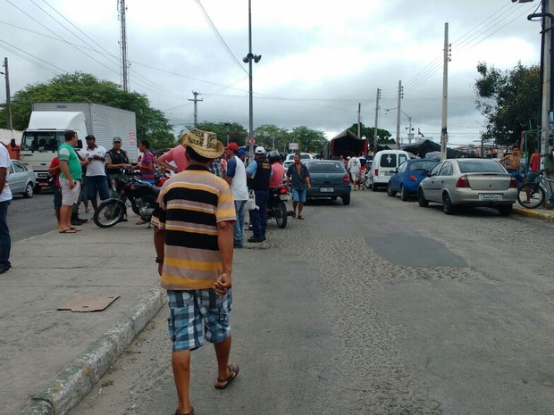 Carros de luxo foram apreendiso em feira de Caruaru (Foto: Alexandre Machado/Arquivo Pessoal)