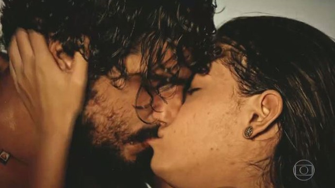 Santo e Tereza ficam longe de reconciliação (Foto: TV Globo)