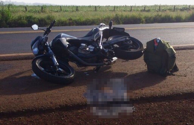 Motociclista morre atropelado por caminhão após bater em carro na BR-452 em Maruilândia, Goiás (Foto: Divulgação/PRF)