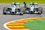 Mercedes pune Nico por toque na Bélgica e libera disputa na pista