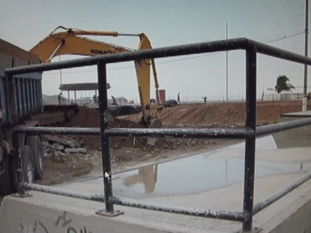 Skate Park da Praia do Forte começou a ser destruído pela Prefeitura (Foto: Reprodução/Inter TV)